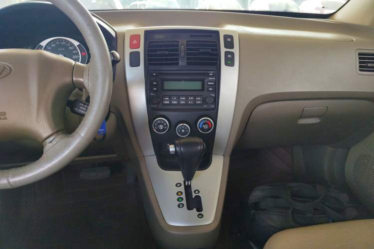 Used Hyundai Tucson 2013 2.0L Automatic Two-Wheel Drive Comfort Version Audio And AC Panel
