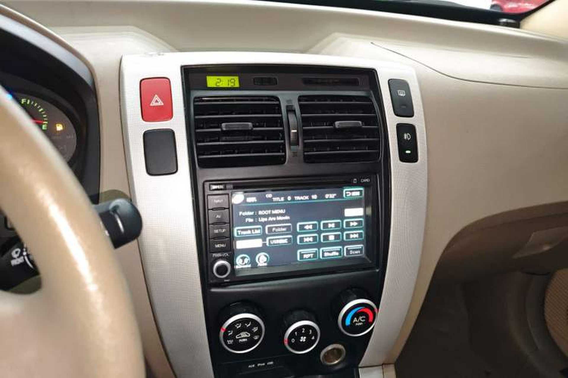 Used Hyundai Tucson 2013 2.0L Manual Two-Wheel Drive Fashion Edition Audio And AC Panel