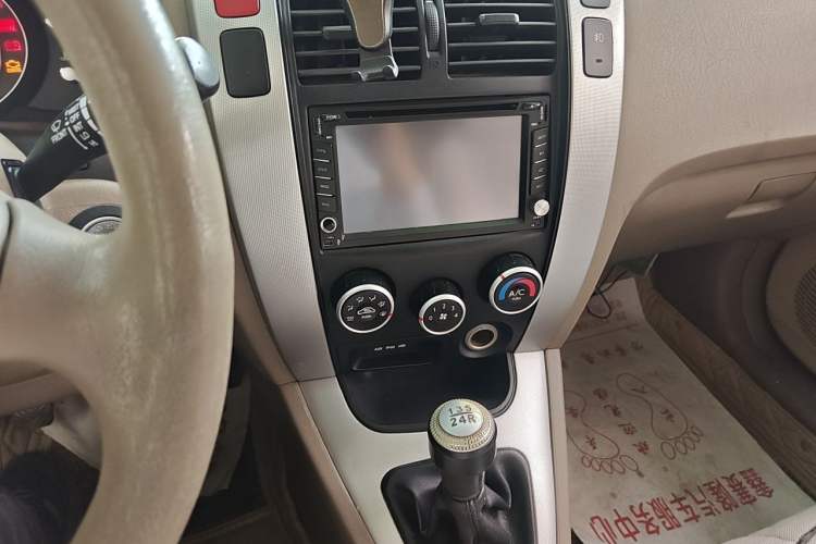 Used Hyundai Tucson 2013 2.0L Manual Two-Wheel Drive Fashion Edition Audio And AC Panel
