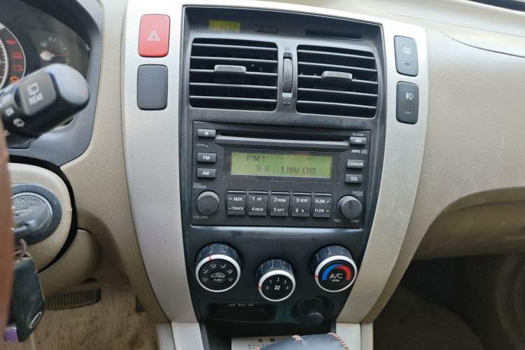 Used Hyundai Tucson 2013 2.0L Automatic Two-Wheel Drive Comfort Version Audio And AC Panel