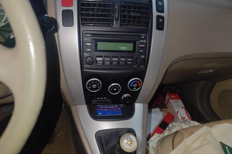 Used Hyundai Tucson 2013 2.0L Manual Two-Wheel Drive Fashion Edition Audio And AC Panel