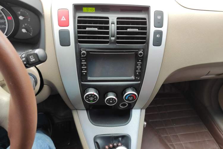 Used Hyundai Tucson 2013 2.0L Manual Two-Wheel Drive Fashion Edition Audio And AC Panel