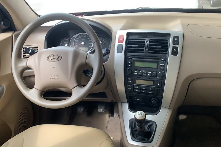Used Hyundai Tucson 2013 2.0L Manual 4x4 Luxury Version Audio And AC Panel