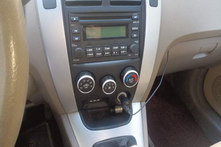Used Hyundai Tucson 2013 2.0L Manual Two-Wheel Drive Fashion Edition Audio And AC Panel