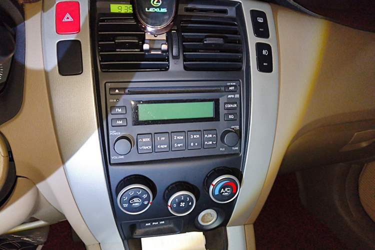 Used Hyundai Tucson 2013 2.0L Manual Two-Wheel Drive Fashion Edition Audio And AC Panel