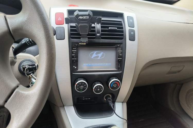 Used Hyundai Tucson 2013 2.0L Manual Two-Wheel Drive Fashion Edition Audio And AC Panel