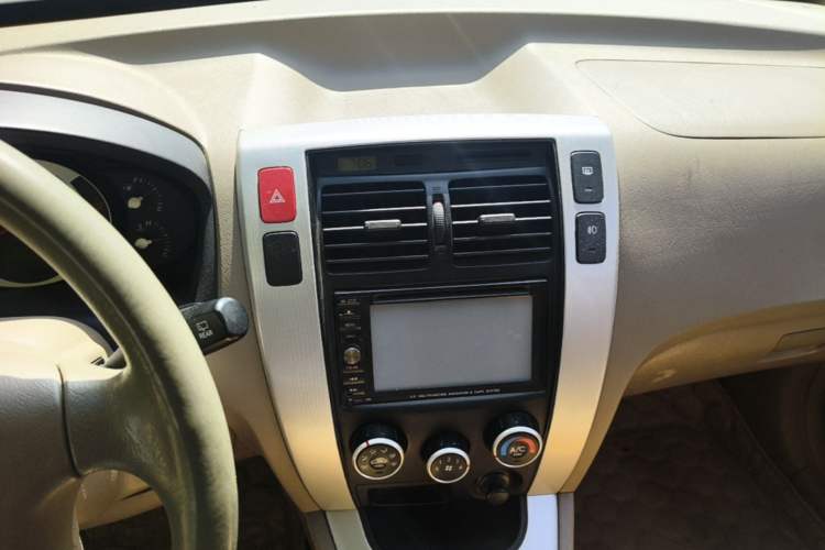 Used Hyundai Tucson 2013 2.0L Manual Two-Wheel Drive Fashion Edition Audio And AC Panel