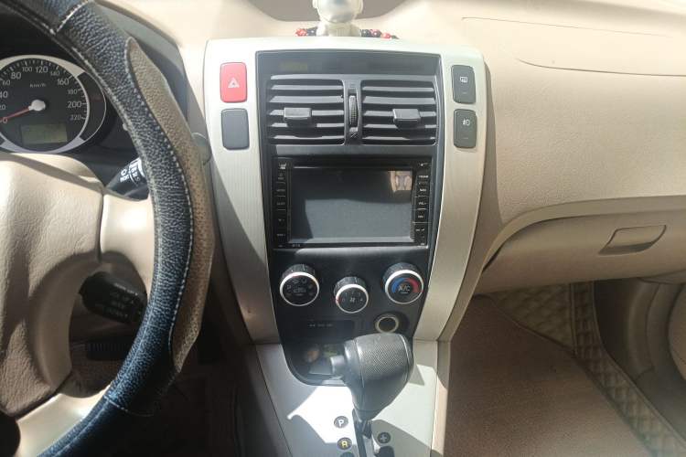 Used Hyundai Tucson 2013 2.0L Automatic Two-Wheel Drive Comfort Version Audio And AC Panel