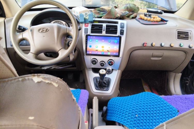 Used Hyundai Tucson 2013 2.0L Manual Two-Wheel Drive Fashion Edition Center Console