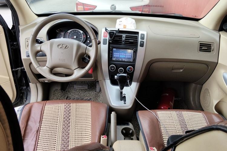 Used Hyundai Tucson 2013 2.0L Automatic Two-Wheel Drive Comfort Version Center Console