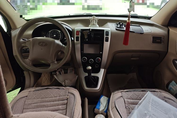 Used Hyundai Tucson 2013 2.0L Manual Two-Wheel Drive Fashion Edition Center Console