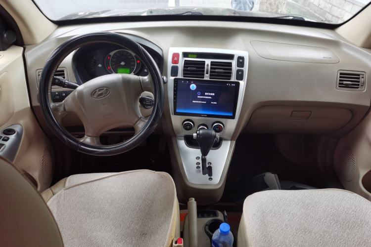 Used Hyundai Tucson 2013 2.0L Automatic Two-Wheel Drive Comfort Version Center Console