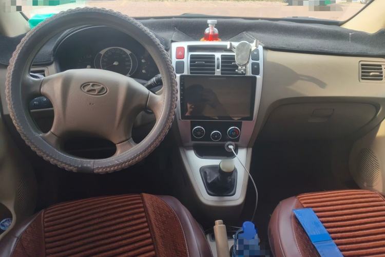 Used Hyundai Tucson 2013 2.0L Manual Two-Wheel Drive Fashion Edition Center Console