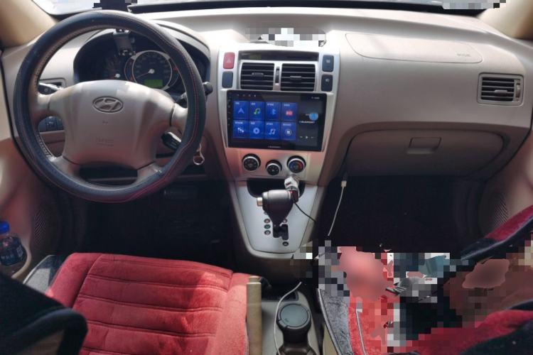 Used Hyundai Tucson 2013 2.0L Automatic Two-Wheel Drive Comfort Version Center Console