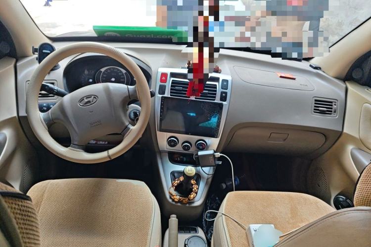 Used Hyundai Tucson 2013 2.0L Manual Two-Wheel Drive Fashion Edition Center Console