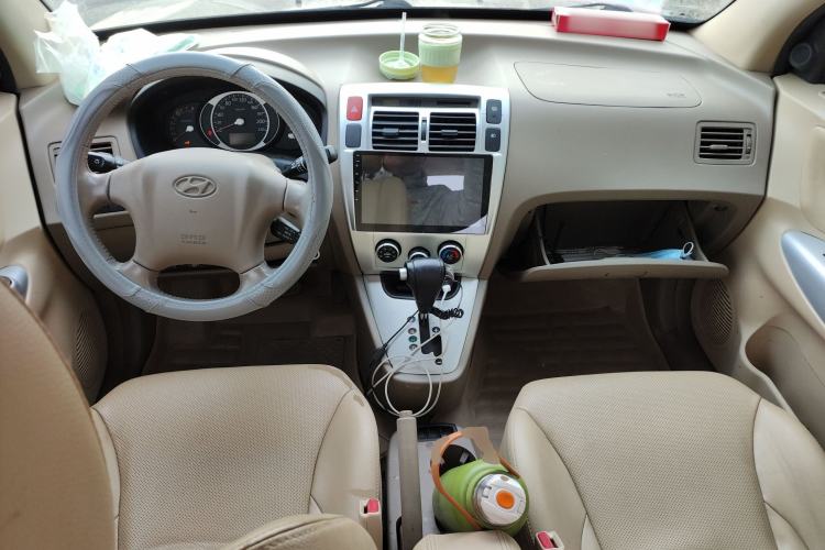 Used Hyundai Tucson 2013 2.0L Automatic Two-Wheel Drive Comfort Version Center Console