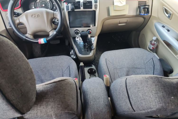 Used Hyundai Tucson 2013 2.0L Automatic Two-Wheel Drive Comfort Version Center Console