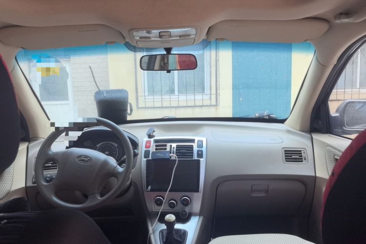 Used Hyundai Tucson 2013 2.0L Manual Two-Wheel Drive Fashion Edition Center Console