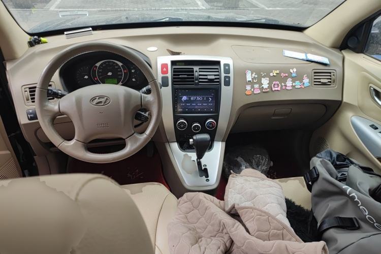 Used Hyundai Tucson 2013 2.0L Automatic Two-Wheel Drive Comfort Version Center Console