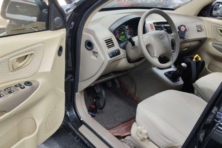 Used Hyundai Tucson 2013 2.0L Manual Two-Wheel Drive Fashion Edition Driver Seat