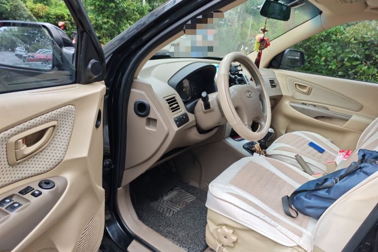Used Hyundai Tucson 2013 2.0L Manual Two-Wheel Drive Comfort Version Driver Seat