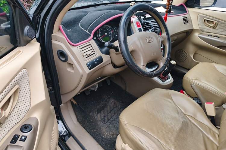 Used Hyundai Tucson 2013 2.0L Manual Two-Wheel Drive Fashion Edition Driver Seat