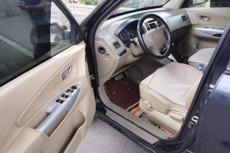 Used Hyundai Tucson 2013 2.0L Automatic Two-Wheel Drive Comfort Version Driver Seat
