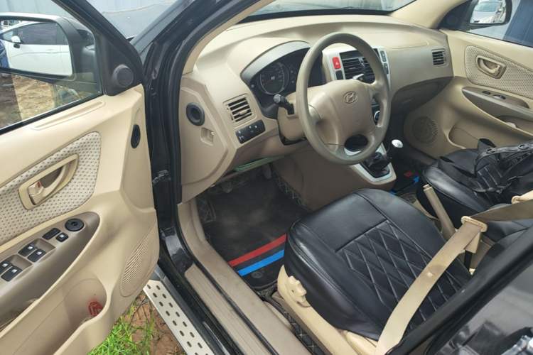 Used Hyundai Tucson 2013 2.0L Manual Two-Wheel Drive Fashion Edition Driver Seat