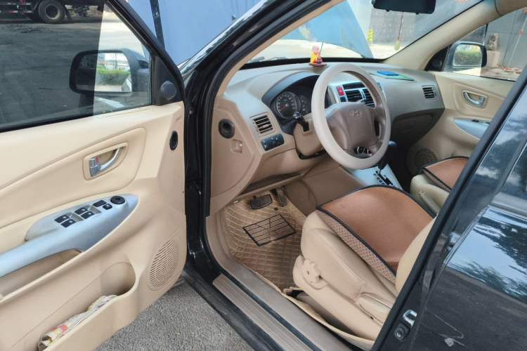 Used Hyundai Tucson 2013 2.0L Automatic Two-Wheel Drive Comfort Version Driver Seat