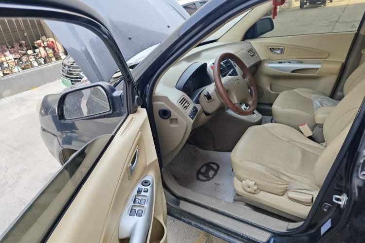 Used Hyundai Tucson 2013 2.0L Automatic Two-Wheel Drive Comfort Version Driver Seat
