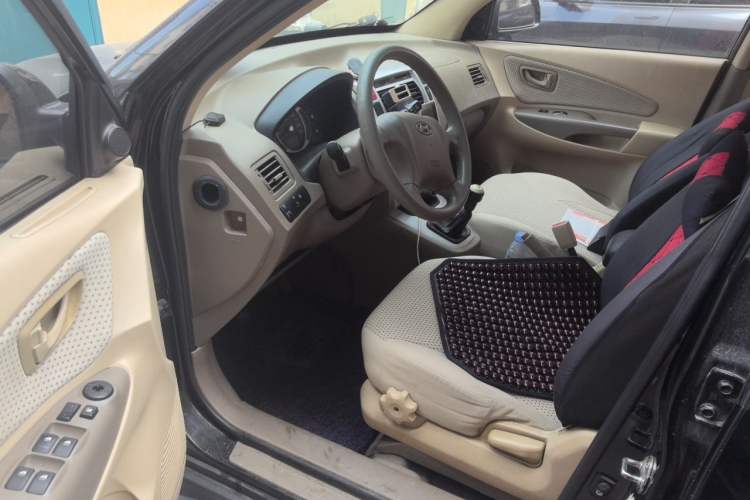 Used Hyundai Tucson 2013 2.0L Manual Two-Wheel Drive Fashion Edition Driver Seat