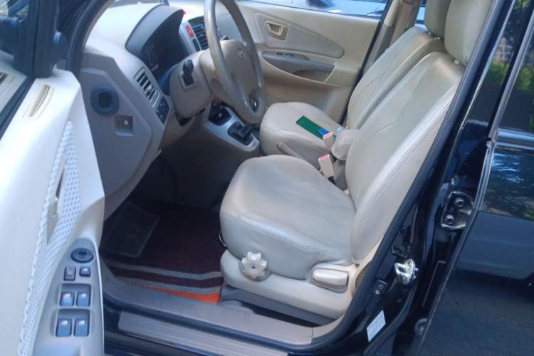Used Hyundai Tucson 2013 2.0L Manual Two-Wheel Drive Fashion Edition Driver Seat