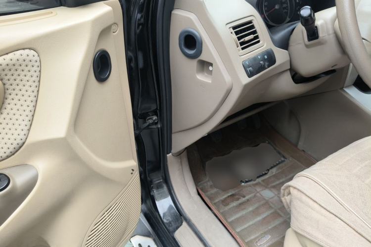 Used Hyundai Tucson 2013 2.0L Manual Two-Wheel Drive Fashion Edition Driver Seat