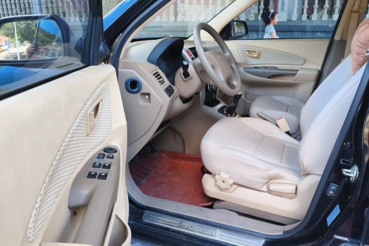 Used Hyundai Tucson 2013 2.0L Manual Two-Wheel Drive Fashion Edition Driver Seat