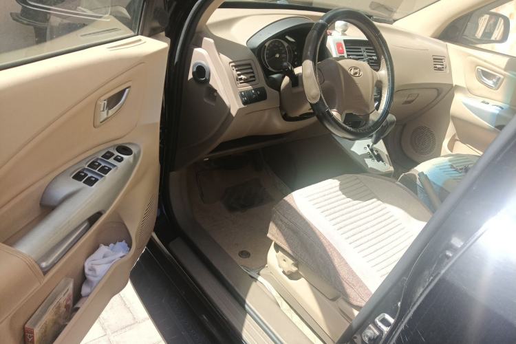 Used Hyundai Tucson 2013 2.0L Automatic Two-Wheel Drive Comfort Version Driver Seat