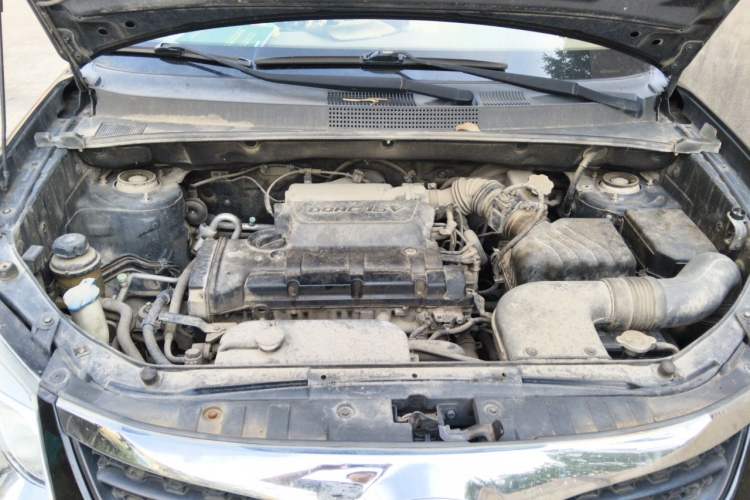 Used Hyundai Tucson 2013 2.0L Manual Two-Wheel Drive Fashion Edition Engine Bay