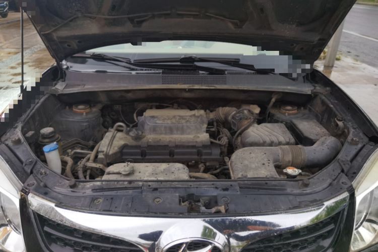 Used Hyundai Tucson 2013 2.0L Manual Two-Wheel Drive Fashion Edition Engine Bay