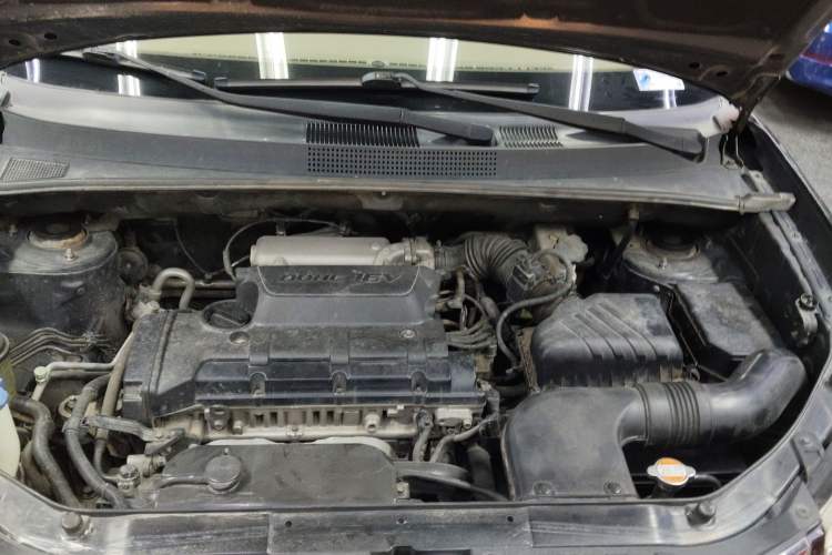 Used Hyundai Tucson 2013 2.0L Manual Two-Wheel Drive Fashion Edition Engine Bay