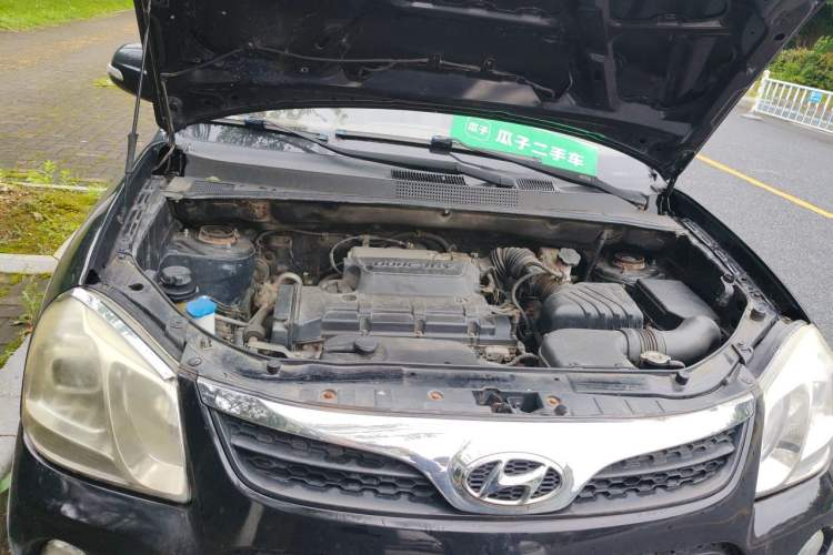 Used Hyundai Tucson 2013 2.0L Manual Two-Wheel Drive Fashion Edition Engine Bay