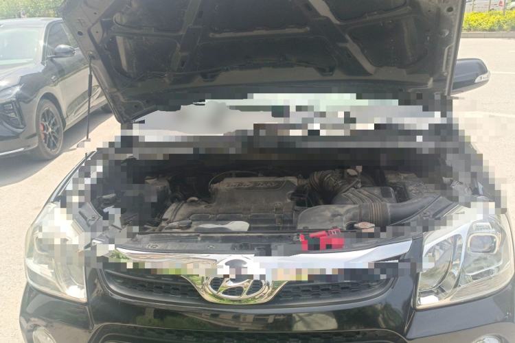Used Hyundai Tucson 2013 2.0L Manual Two-Wheel Drive Fashion Edition Engine Bay