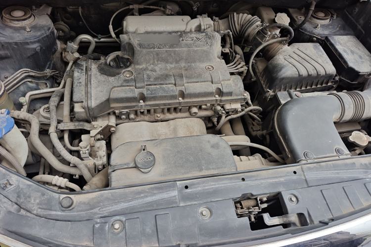Used Hyundai Tucson 2013 2.0L Manual Two-Wheel Drive Fashion Edition Engine Bay