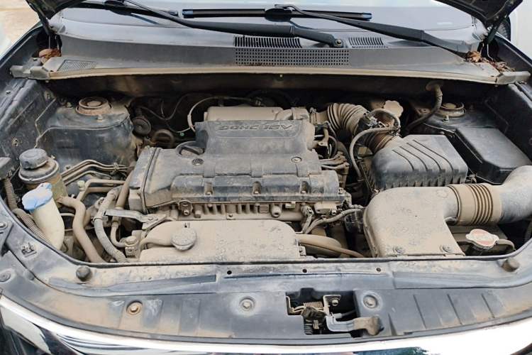 Used Hyundai Tucson 2013 2.0L Manual Two-Wheel Drive Fashion Edition Engine Bay