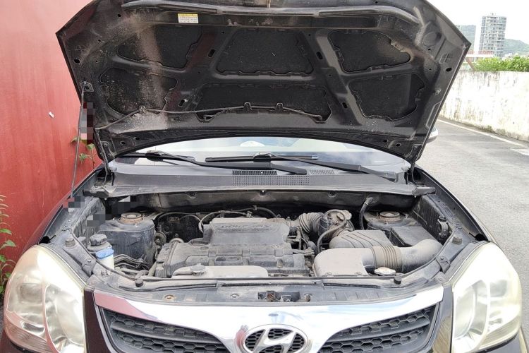 Used Hyundai Tucson 2013 2.0L Automatic Two-Wheel Drive Comfort Version Engine Bay
