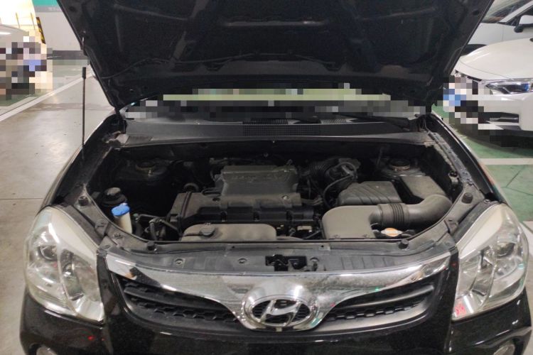Used Hyundai Tucson 2013 2.0L Manual Two-Wheel Drive Fashion Edition Engine Bay