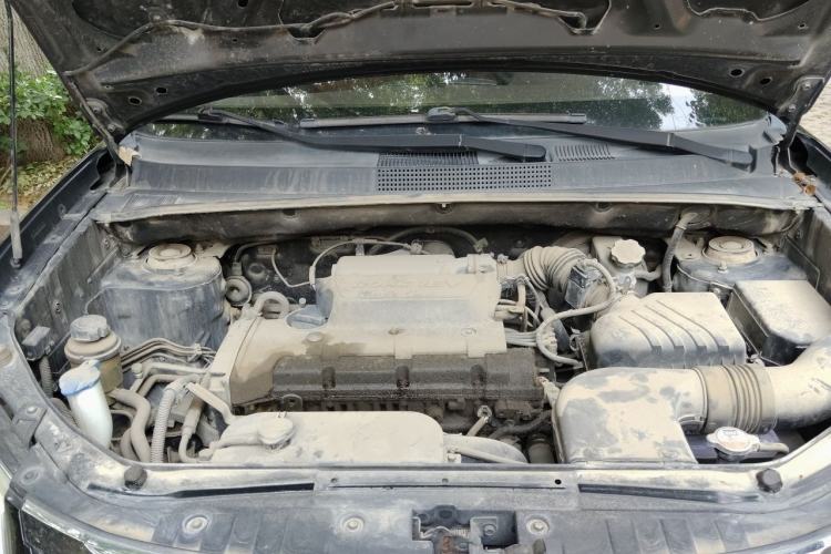 Used Hyundai Tucson 2013 2.0L Manual Two-Wheel Drive Fashion Edition Engine Bay