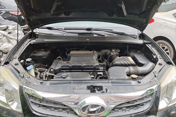 Used Hyundai Tucson 2013 2.0L Manual Two-Wheel Drive Fashion Edition Engine Bay