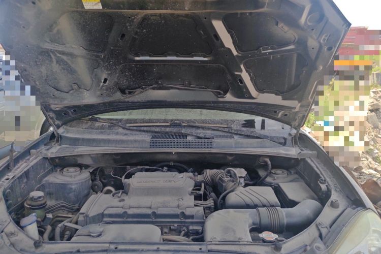 Used Hyundai Tucson 2013 2.0L Manual Two-Wheel Drive Fashion Edition Engine Bay