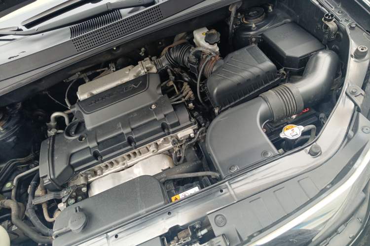 Used Hyundai Tucson 2013 2.0L Automatic Two-Wheel Drive Comfort Version Engine Bay