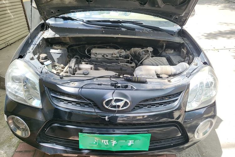Used Hyundai Tucson 2013 2.0L Manual Two-Wheel Drive Fashion Edition Engine Bay