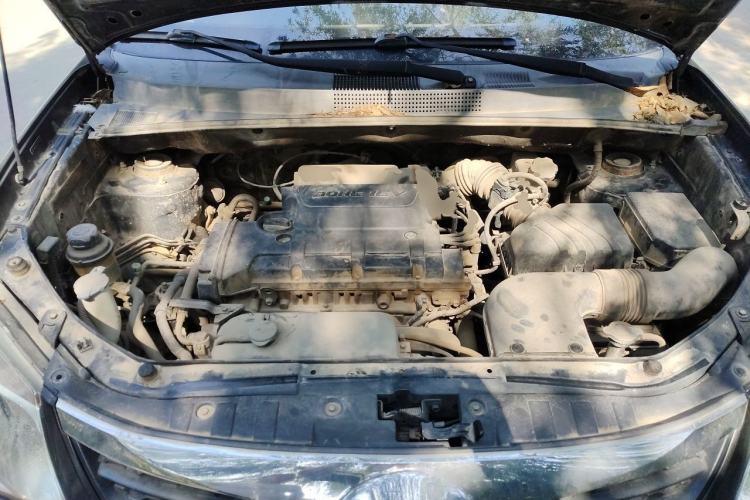 Used Hyundai Tucson 2013 2.0L Manual Two-Wheel Drive Fashion Edition Engine Bay